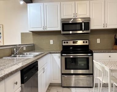 5130 Las Verdes Circle - Photo Thumbnail 2