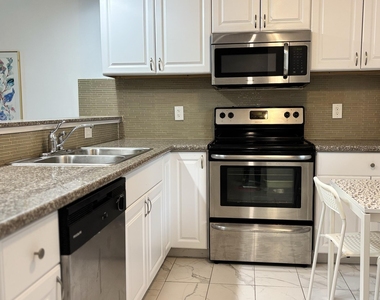 5130 Las Verdes Circle - Photo Thumbnail 5