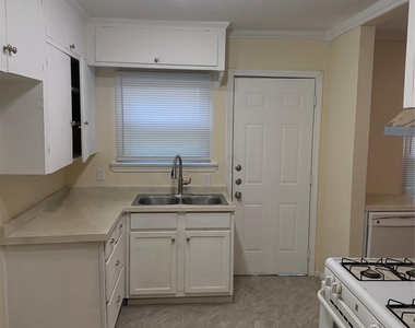 628 Cedar Drive - Photo Thumbnail 2