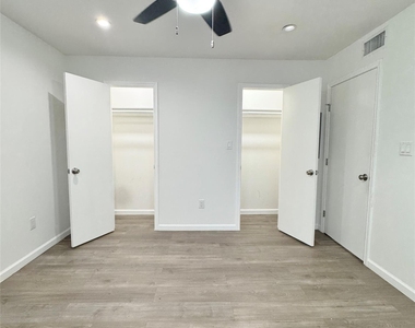 5010 San Jacinto Street - Photo Thumbnail 8