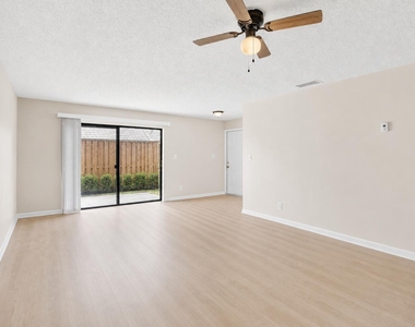 4931 Nw 94th Terrace - Photo Thumbnail 12