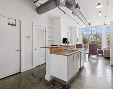 180 Ne 4th Avenue - Photo Thumbnail 2