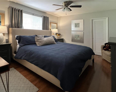 5932 Ne 17th Road - Photo Thumbnail 2