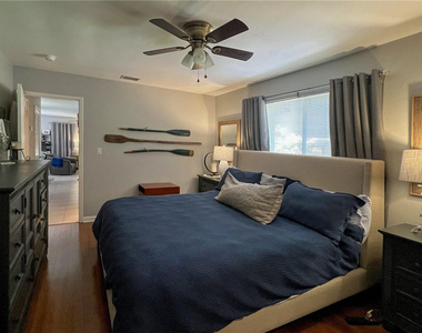 5932 Ne 17th Road - Photo Thumbnail 3