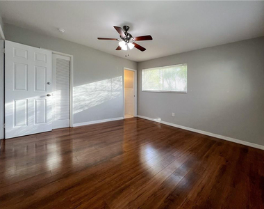 5932 Ne 17th Road - Photo Thumbnail 5