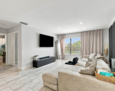 2581 Carambola Circle N - Photo Thumbnail 10