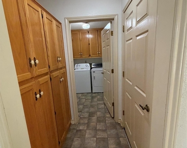 567 W College Street - Photo Thumbnail 19
