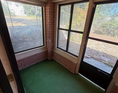 567 W College Street - Photo Thumbnail 11