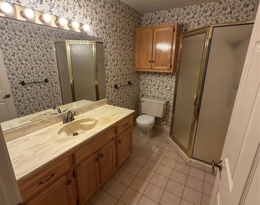 567 W College Street - Photo Thumbnail 9