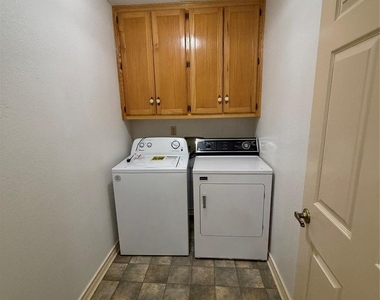 567 W College Street - Photo Thumbnail 18