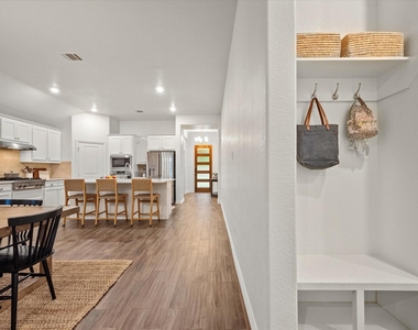 2204 Saratoga Drive - Photo Thumbnail 33