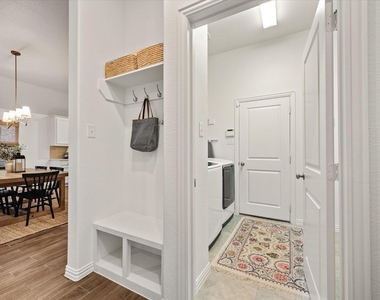 2204 Saratoga Drive - Photo Thumbnail 34