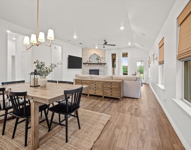 2204 Saratoga Drive - Photo Thumbnail 18