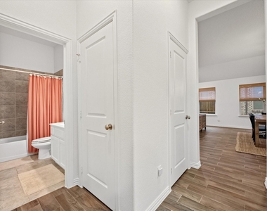 2204 Saratoga Drive - Photo Thumbnail 39