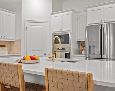2204 Saratoga Drive - Photo Thumbnail 14
