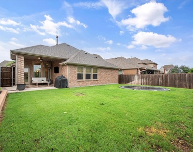 2204 Saratoga Drive - Photo Thumbnail 4