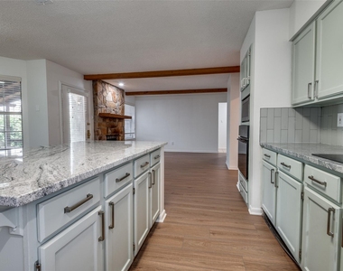 562 Mercer Street - Photo Thumbnail 10