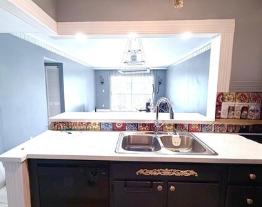4147 Nw 90th Avenue - Photo Thumbnail 6