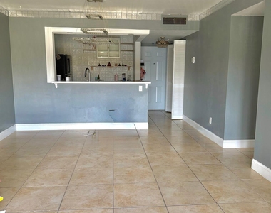 4147 Nw 90th Avenue - Photo Thumbnail 2
