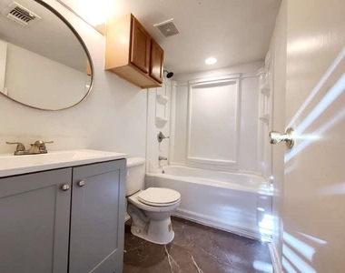 1901 N Fitzhugh Avenue - Photo Thumbnail 10