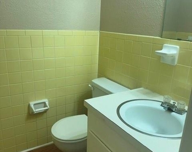 111 Freeman Street - Photo Thumbnail 10