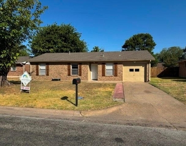 111 Freeman Street - Photo Thumbnail 1