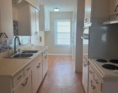 111 Freeman Street - Photo Thumbnail 3
