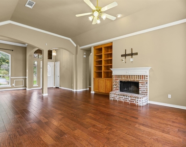 1612 Twin Oaks Drive - Photo Thumbnail 8