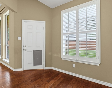 1612 Twin Oaks Drive - Photo Thumbnail 13