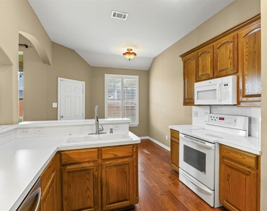 1612 Twin Oaks Drive - Photo Thumbnail 11