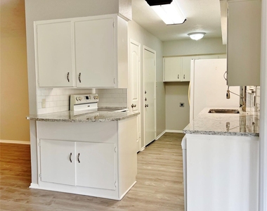 1420 Hillside Drive - Photo Thumbnail 3