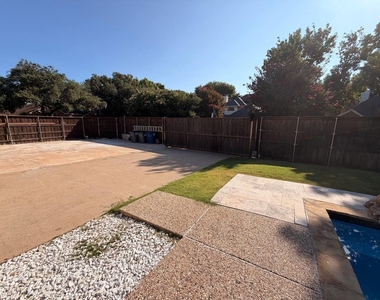 901 Ridgemont Drive - Photo Thumbnail 18