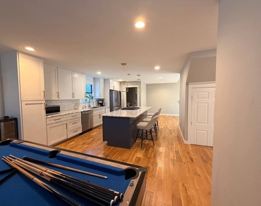 901 Ridgemont Drive - Photo Thumbnail 5