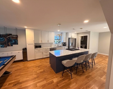 901 Ridgemont Drive - Photo Thumbnail 4
