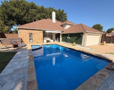 901 Ridgemont Drive - Photo Thumbnail 16