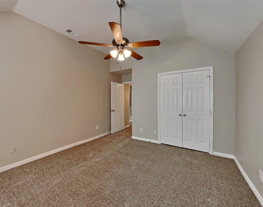 1285 Shores Boulevard - Photo Thumbnail 9