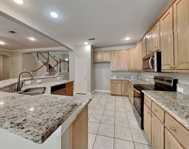 1285 Shores Boulevard - Photo Thumbnail 3
