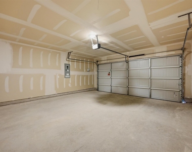 3924 Superior Place - Photo Thumbnail 16