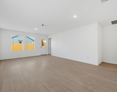 3924 Superior Place - Photo Thumbnail 6