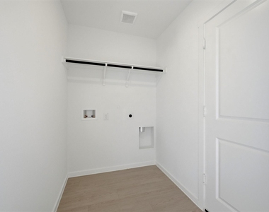 3924 Superior Place - Photo Thumbnail 15