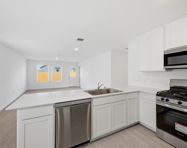 3924 Superior Place - Photo Thumbnail 5