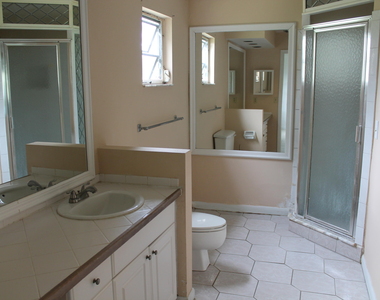 7003 Sw 39th Street - Photo Thumbnail 6