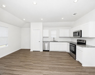 525 Jameson Street - Photo Thumbnail 10