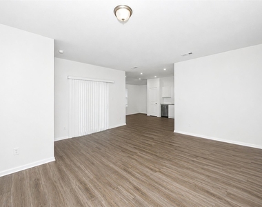 525 Jameson Street - Photo Thumbnail 8