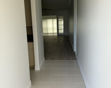 7 Harbour Isle Drive E - Photo Thumbnail 2