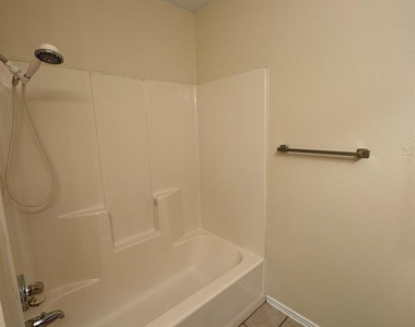 4501 Mizzenmast Court - Photo Thumbnail 10
