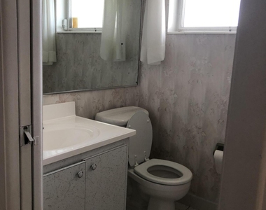2671 Barkley Drive W - Photo Thumbnail 3