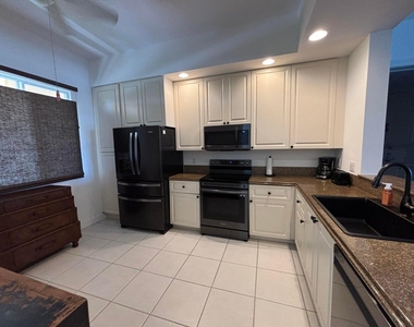12 Harbour Isle Drive W - Photo Thumbnail 2