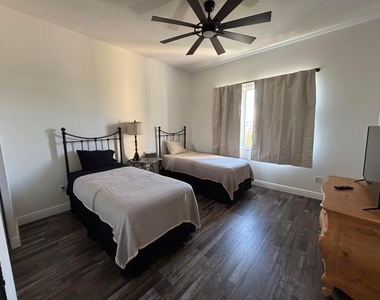12 Harbour Isle Drive W - Photo Thumbnail 17