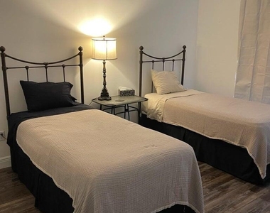 12 Harbour Isle Drive W - Photo Thumbnail 16